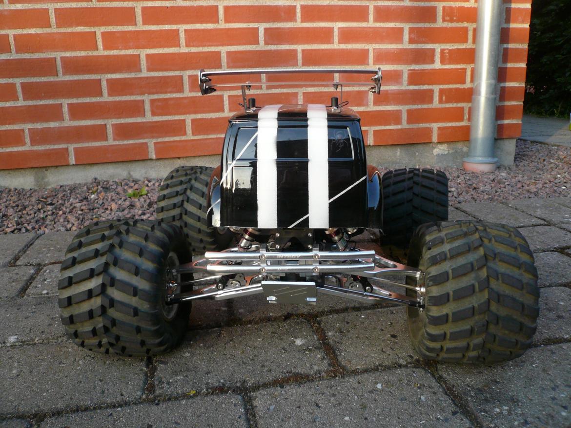 Bil Traxxas E-Maxx "Black Widow" billede 7