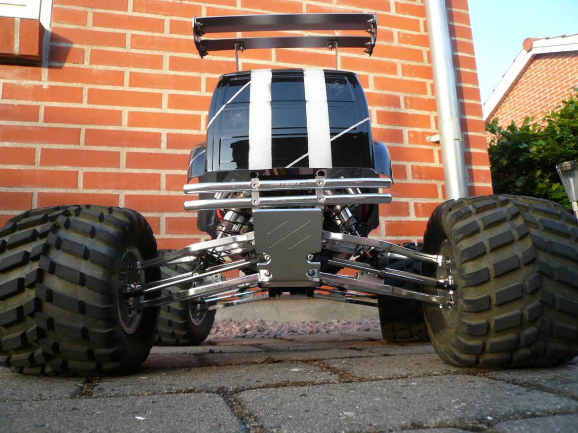 Bil Traxxas E-Maxx "Black Widow" billede 8