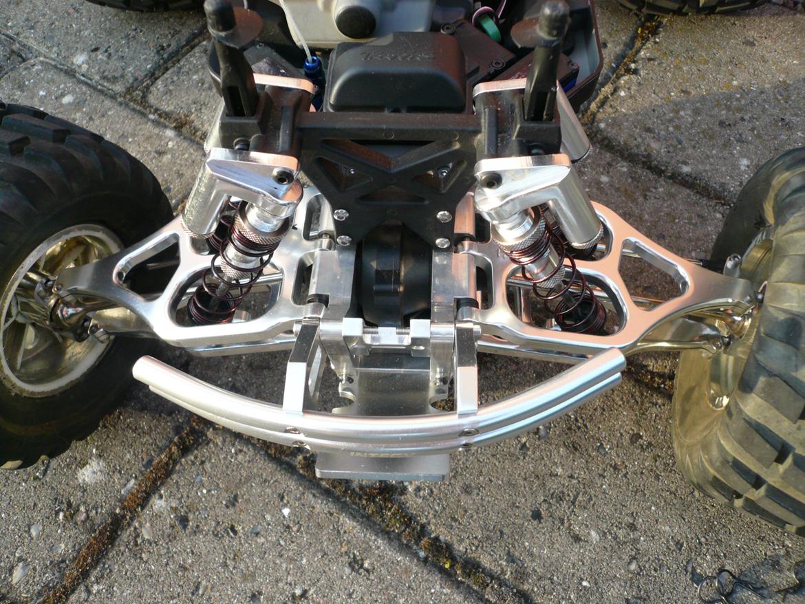 Bil Traxxas E-Maxx "Black Widow" billede 9