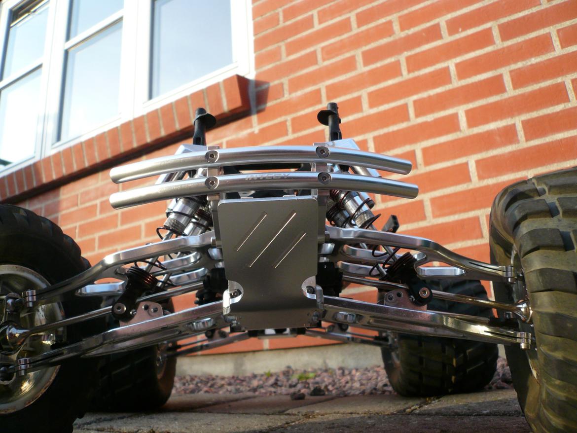 Bil Traxxas E-Maxx "Black Widow" billede 10