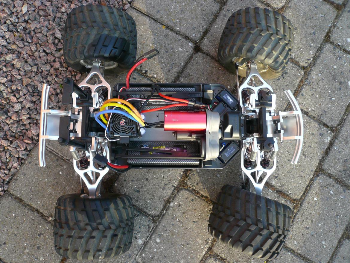 Bil Traxxas E-Maxx "Black Widow" billede 13
