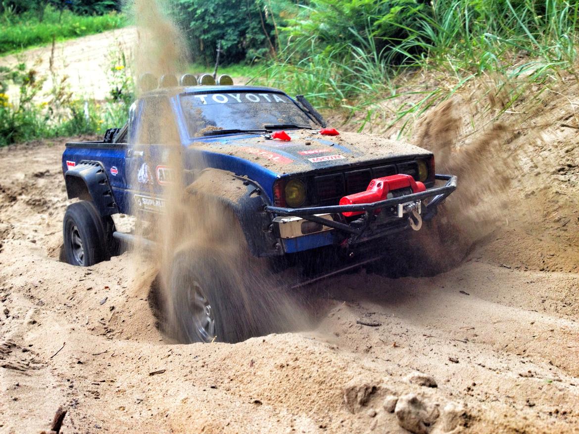 Off-Roader Axial SCX-10 Hilux "Den Onde Toyota I" billede 21