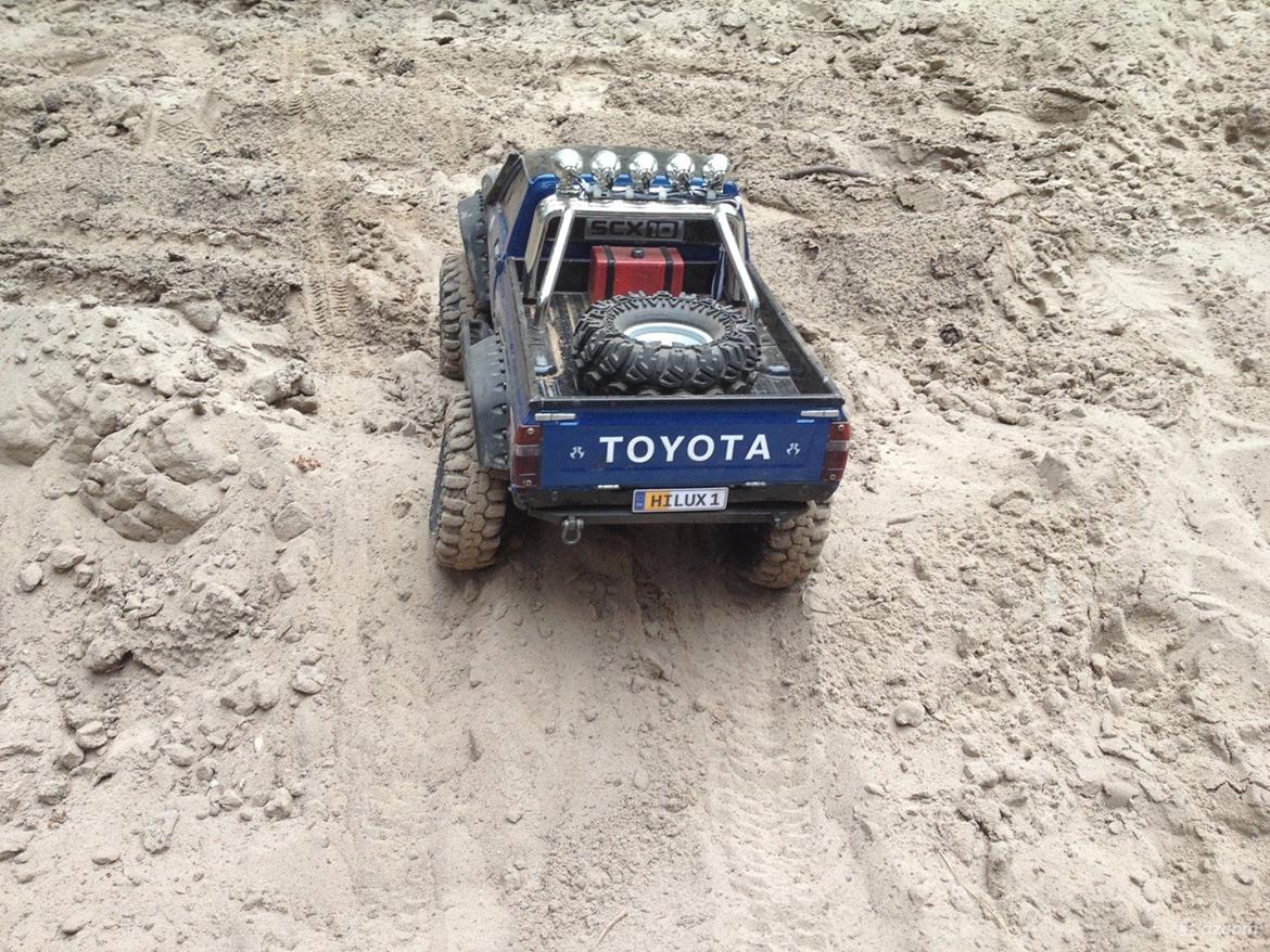 Off-Roader Axial SCX-10 Hilux "Den Onde Toyota I" billede 27