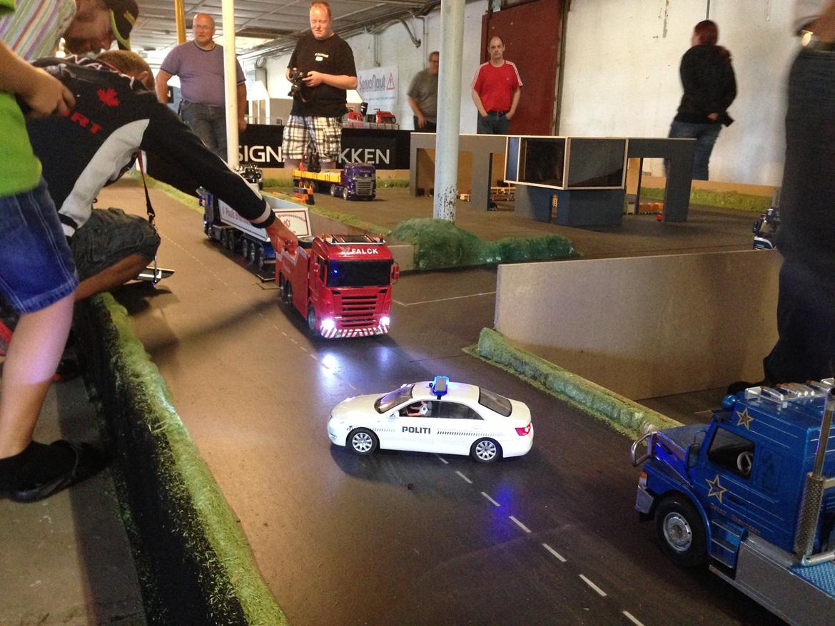 Bil Toyota Camry Patruljevogn - Ja panserbasserne havde en travl dag :) billede 11