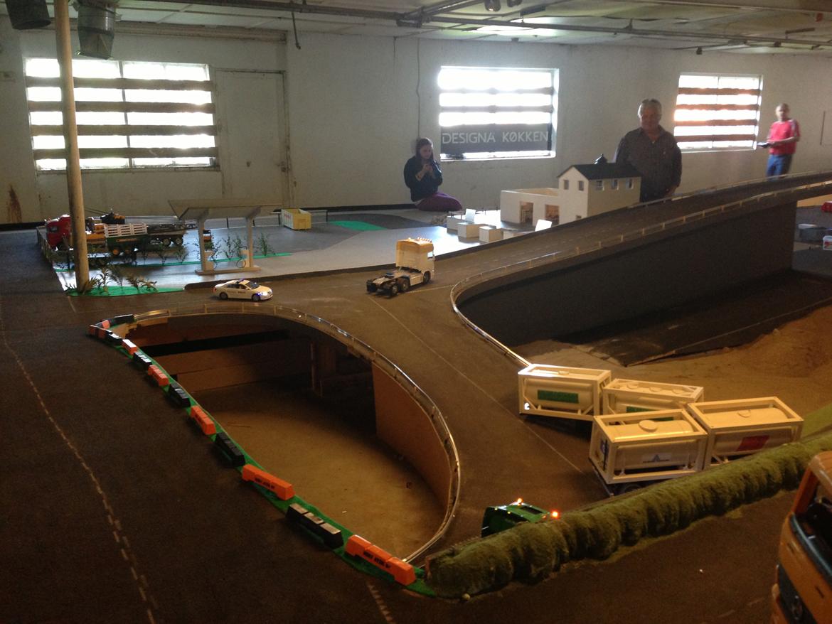 Bil Toyota Camry Patruljevogn - Endnu et uheld. En lastbil tabte sine trailere... billede 14