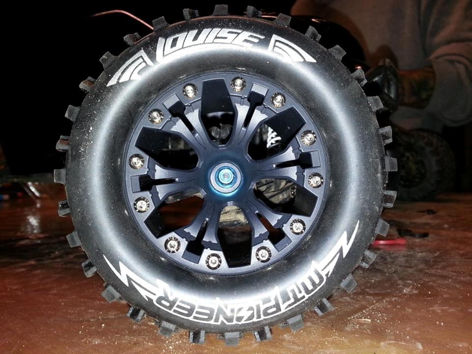 Off-Roader Stealth X09 Truggy Brushless 2.4GHz billede 6
