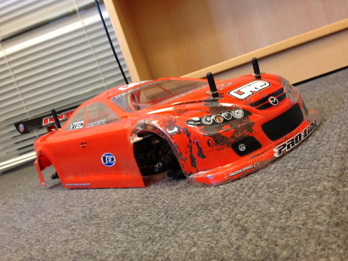 Bil LRP S10 Blast TC - Karossen er ikke så køn men ny kommer snarest ;) billede 3
