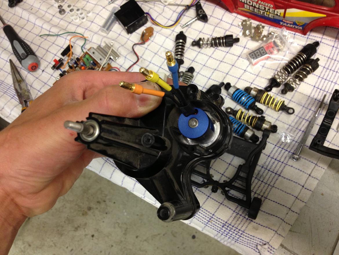 Off-Roader Tamiya Monster Beetle QD Brushless - Motor er monteret billede 8