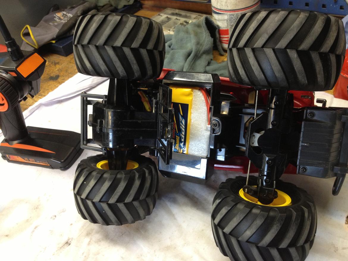 Off-Roader Tamiya Monster Beetle QD Brushless - Hvis man ønsker at lade batteriet hurtigt op, kan det let tages ud billede 10