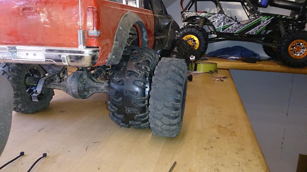 Off-Roader SCX 10 Ford F350 Highlift - Nogle kalder dem snyde dæk, men det er 1,9, dog lidt breder :) billede 28