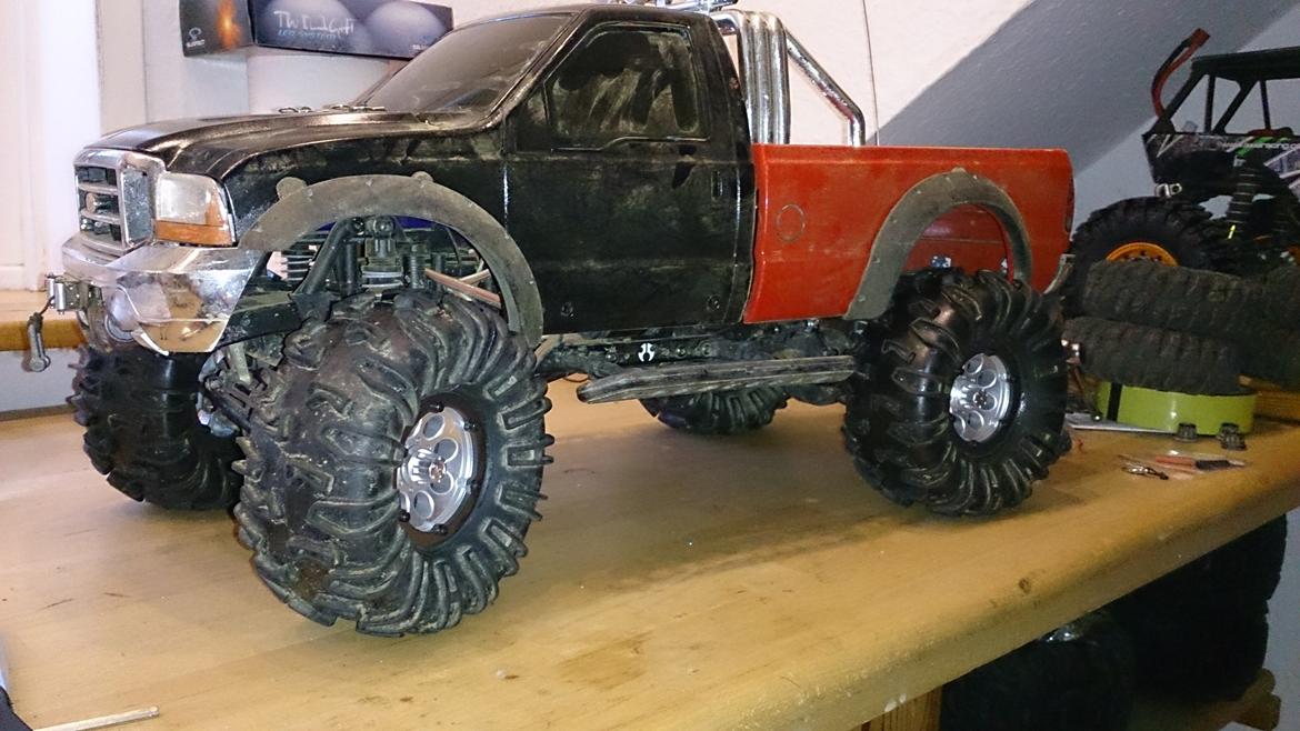 Off-Roader SCX 10 Ford F350 Highlift - Nogle kalder dem snyde dæk, men det er 1,9, dog lidt breder :) billede 29