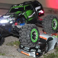 Off-Roader Traxxas Summit 1/10