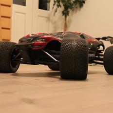 Off-Roader Traxxas E-REVO Brushless edition *Hunden*