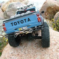 Off-Roader Axial SCX-10 Toyota Hilux