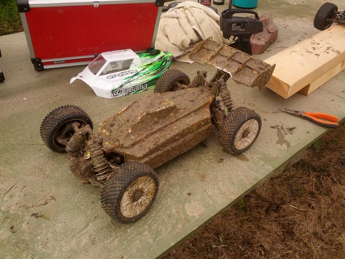 Buggy Agama A8 EVO-E - Beskidt efter træning på skive banen :-) billede 29