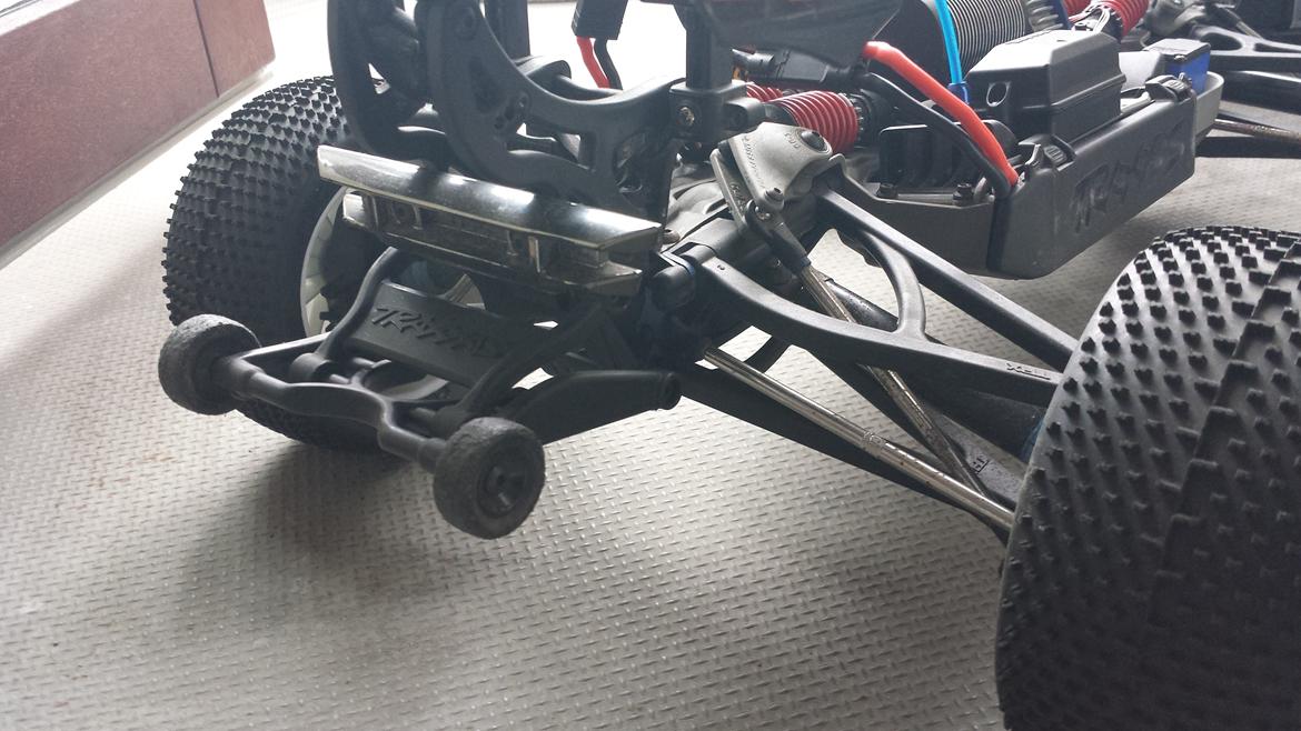 Bil Traxxas E-Revo Brushless billede 8