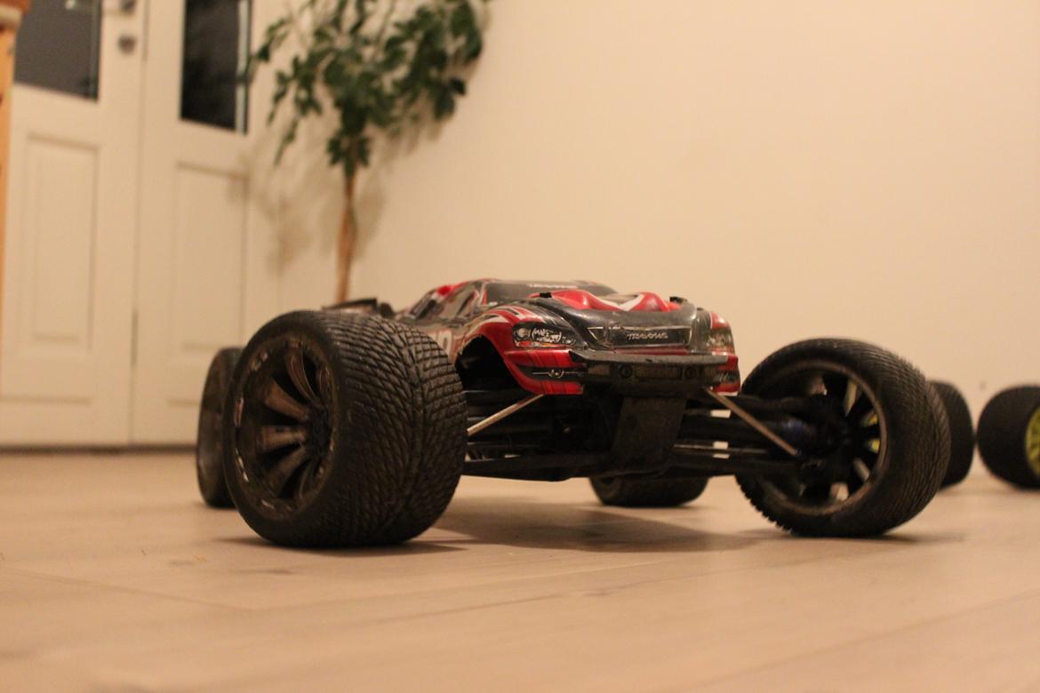 Off-Roader Traxxas E-REVO Brushless edition *Hunden* billede 2