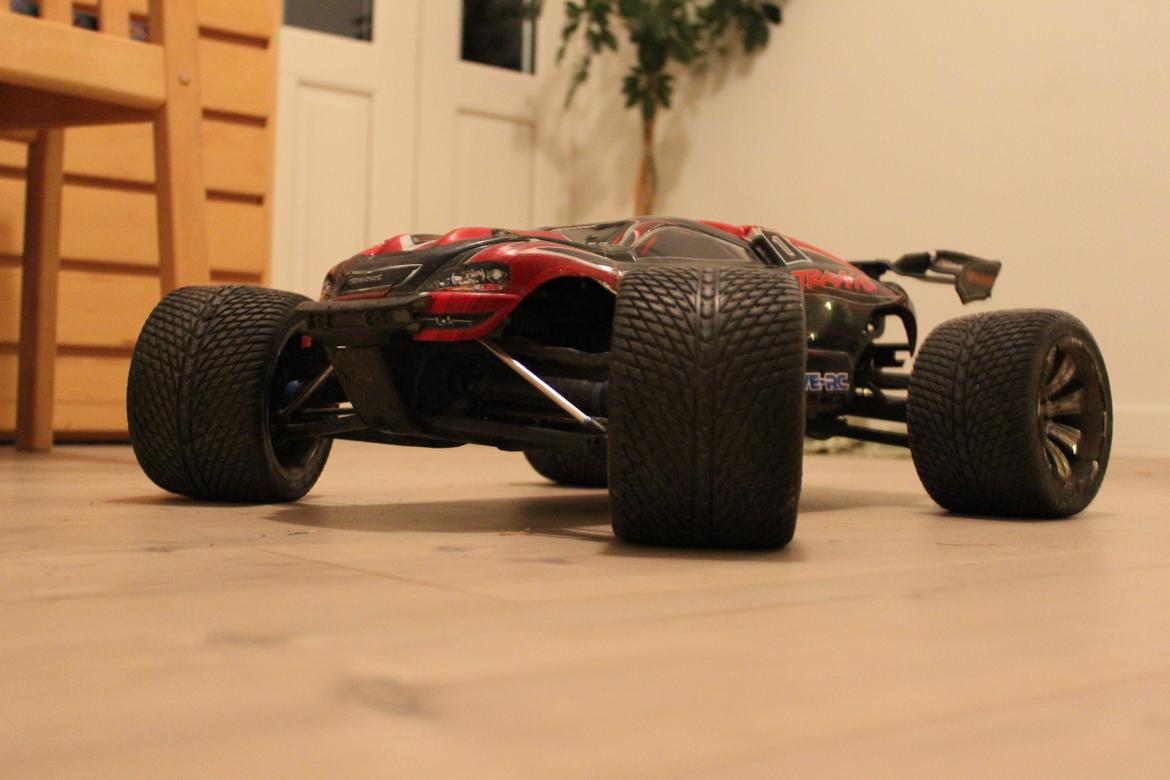 Off-Roader Traxxas E-REVO Brushless edition *Hunden* billede 3
