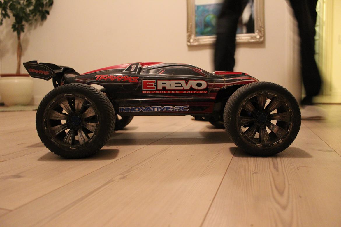 Off-Roader Traxxas E-REVO Brushless edition *Hunden* billede 4