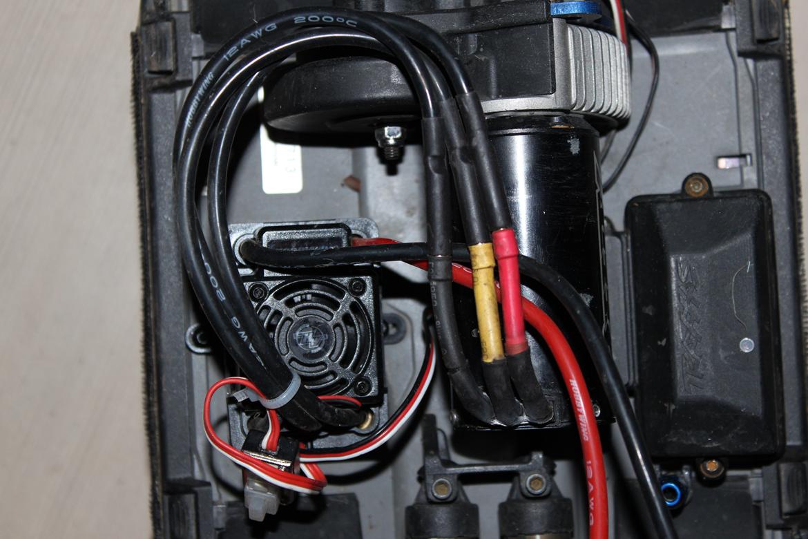 Off-Roader Traxxas E-REVO Brushless edition *Hunden* billede 6