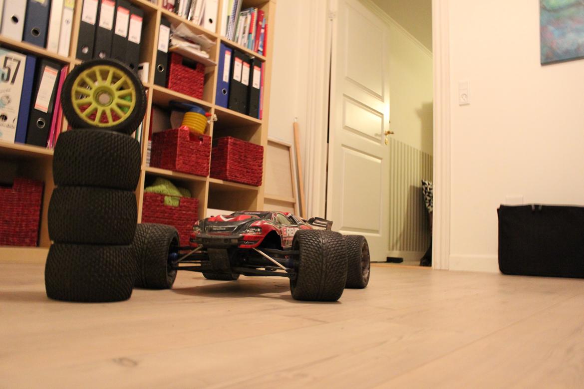 Off-Roader Traxxas E-REVO Brushless edition *Hunden* billede 8