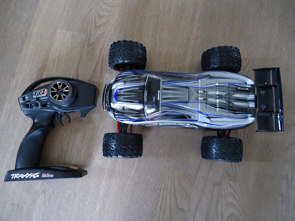 Bil Traxxas e-revo vxl tqi - Her er billederne af den nye revo uden ændringer. :-) billede 19