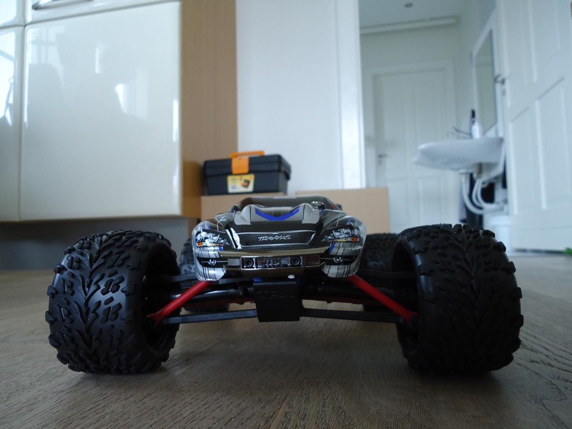 Bil Traxxas e-revo vxl tqi - Her er billederne af den nye revo uden ændringer. :-) billede 20