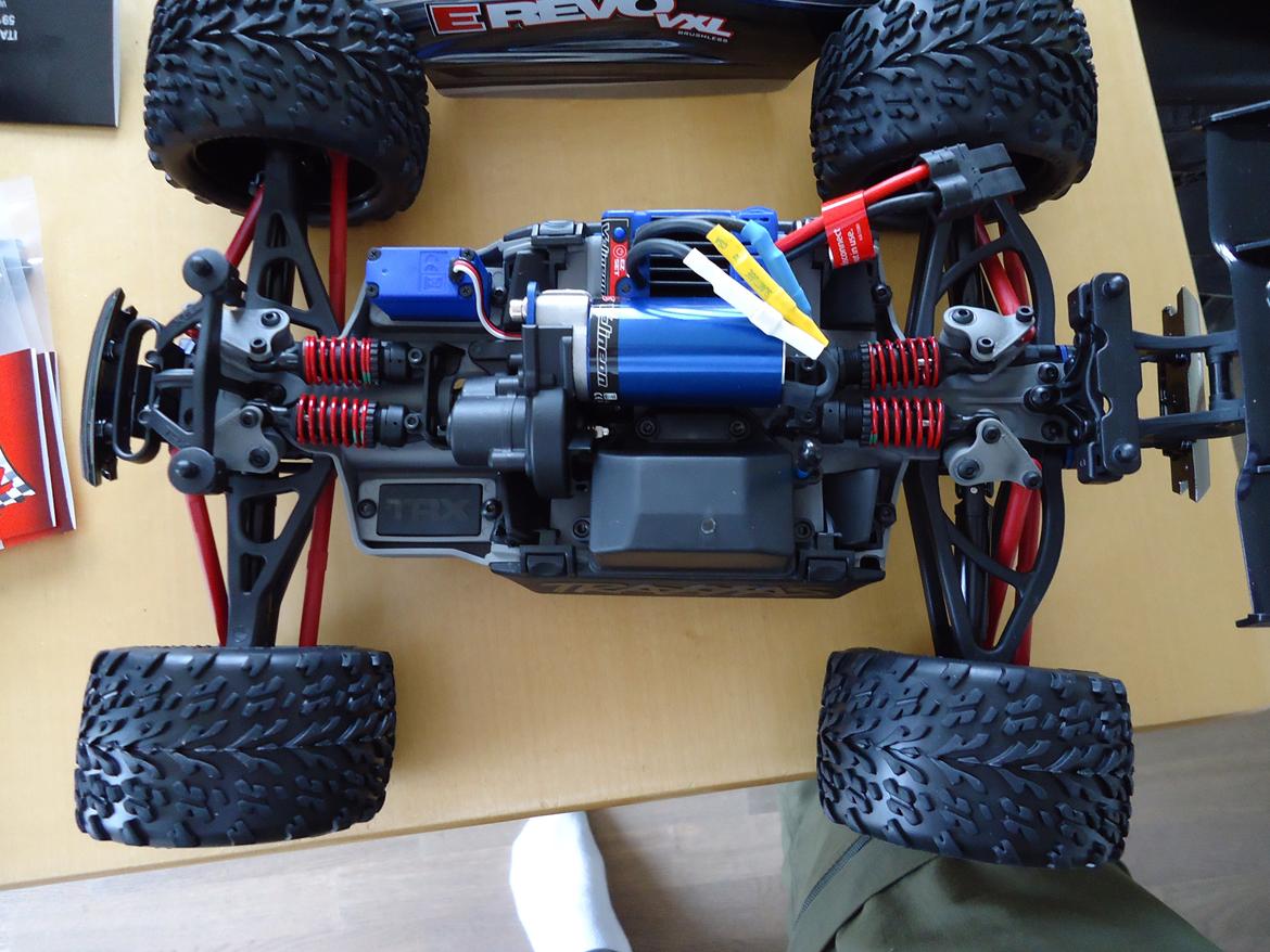Bil Traxxas e-revo vxl tqi - Her er billederne af den nye revo uden ændringer. :-) billede 22