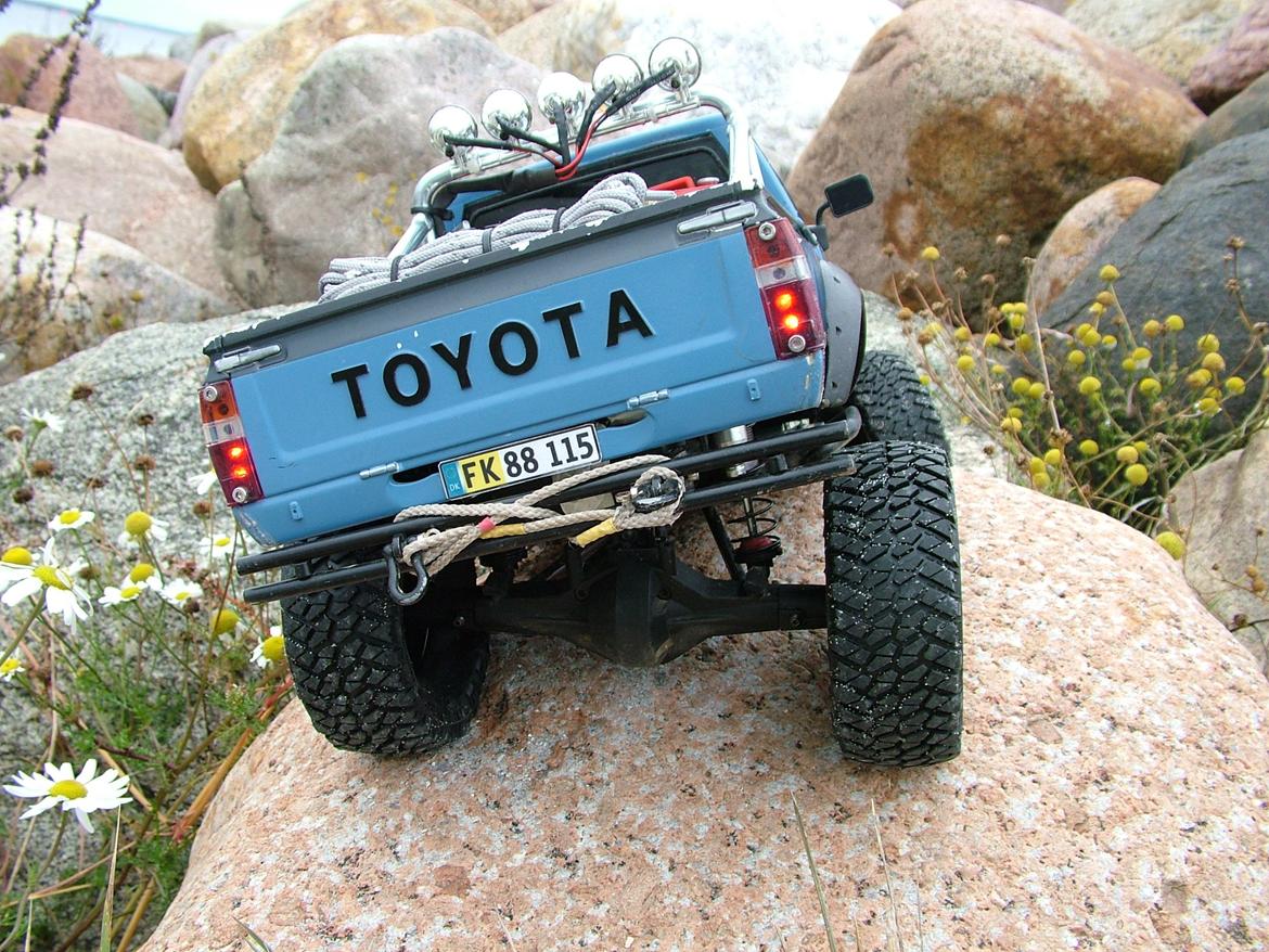 Off-Roader Axial SCX-10 Toyota Hilux billede 3