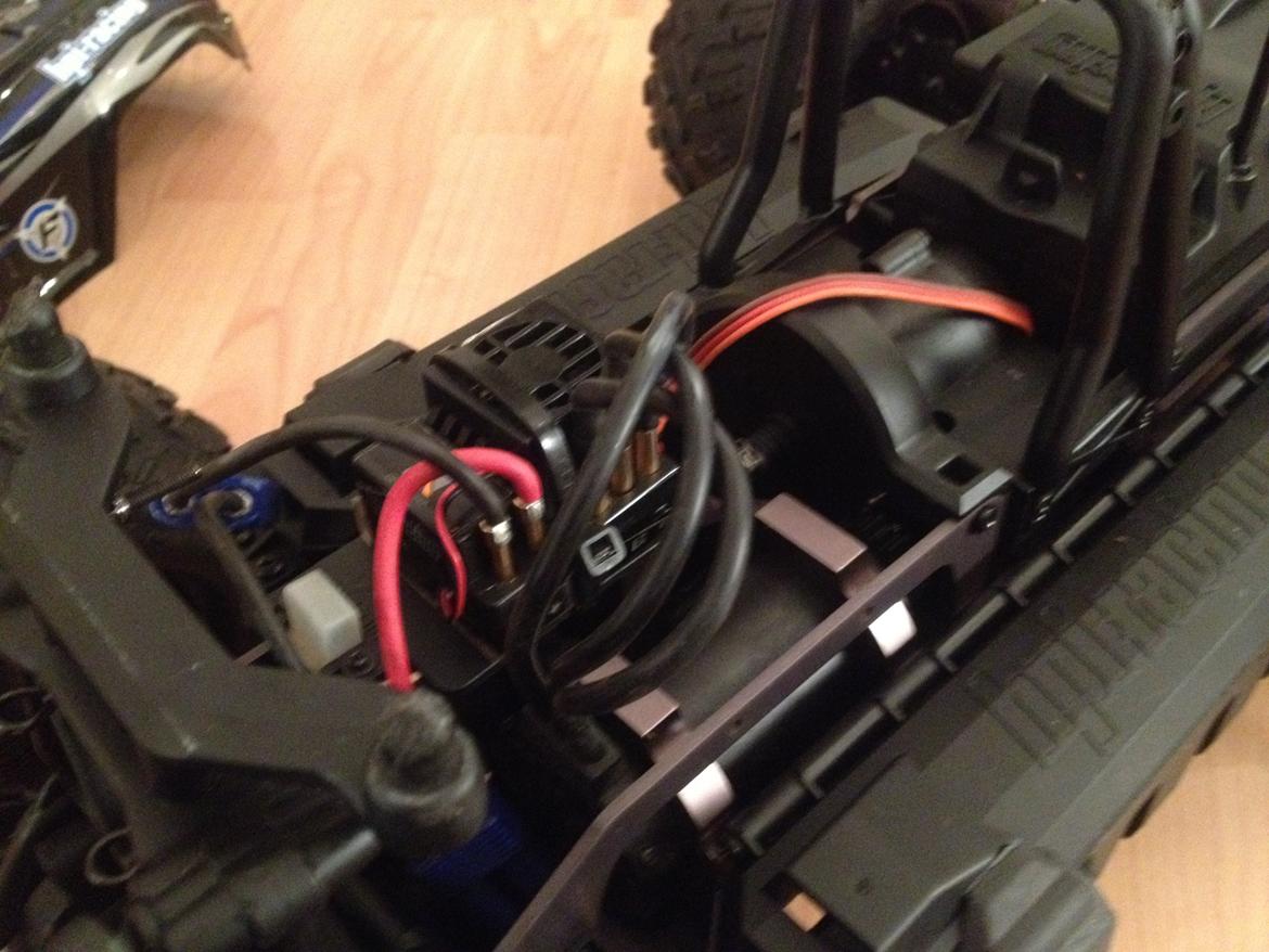 Truck Savage Flux 2350 HPI billede 19