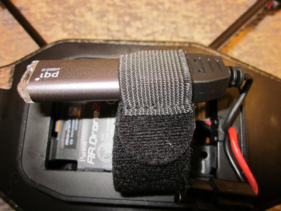 Multirotor Parrot AR Drone 2.0 - 16 gb usb pen til optagelse billede 10