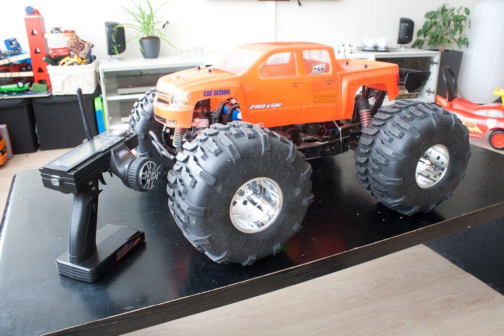 Truck Team Losi Aftershock - Brushless Conversion - Så er karossen hævet med nye ekstra lange body post fra Losi og de nye dæk på, samt pinion skiftet ned til 22 tands fra 25. billede 3