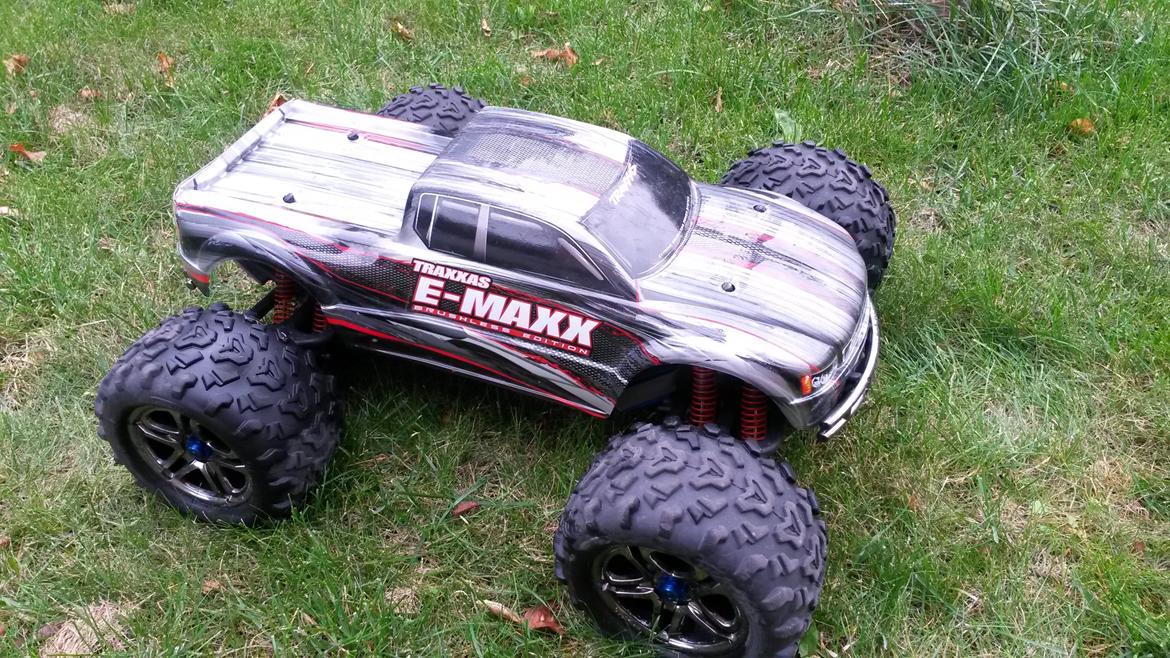 Bil Traxxas E-Maxx Brushless"SOLGT" billede 2