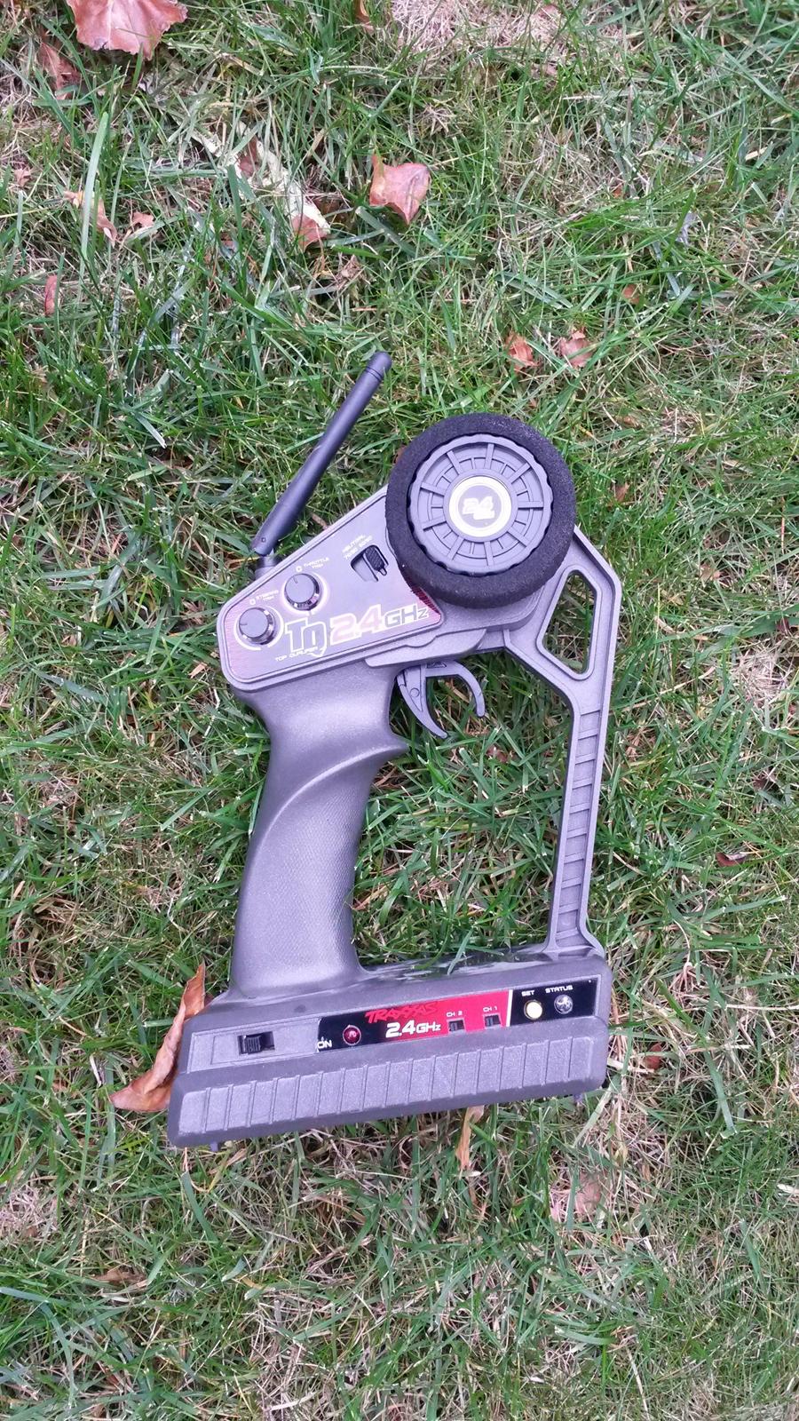 Bil Traxxas E-Maxx Brushless"SOLGT" billede 3