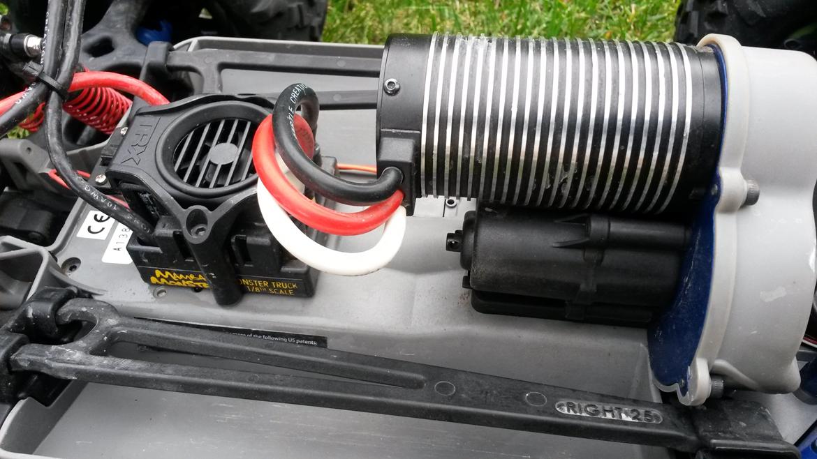 Bil Traxxas E-Maxx Brushless"SOLGT" billede 6