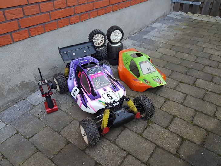 {{currentPhoto.altText}} billede {{currentPhoto.number}}