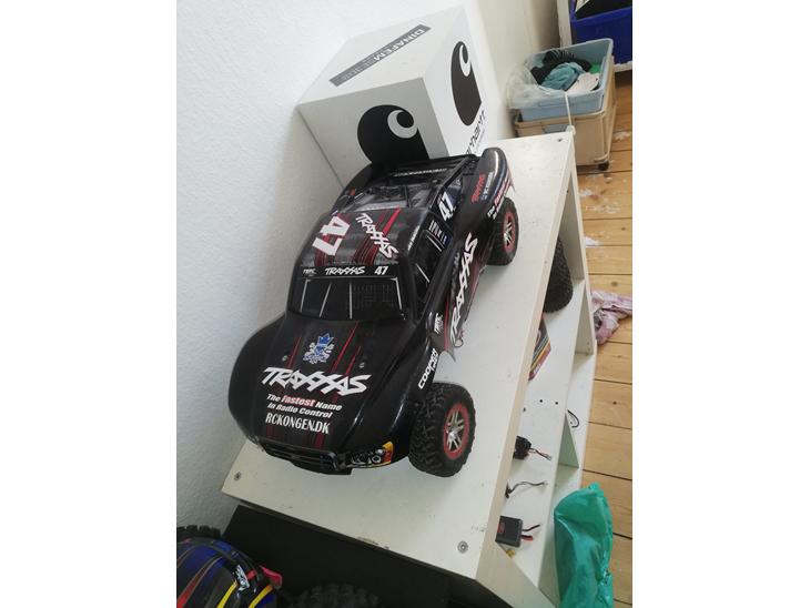 {{currentPhoto.altText}} billede {{currentPhoto.number}}