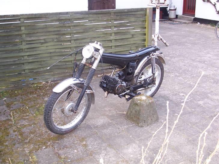 Puch Monza 3 gear fra dag nr. 1 - Klatamalet hvor tank og sæde skal sidde 30/3 2007 billede 38