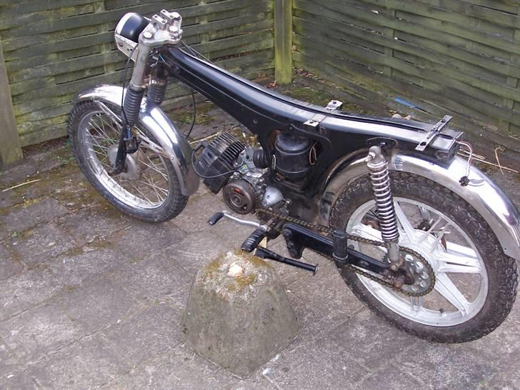 Puch Monza 3 gear fra dag nr. 1 - Klatamalet hvor tank og sæde skal sidde 30/3 2007 billede 39