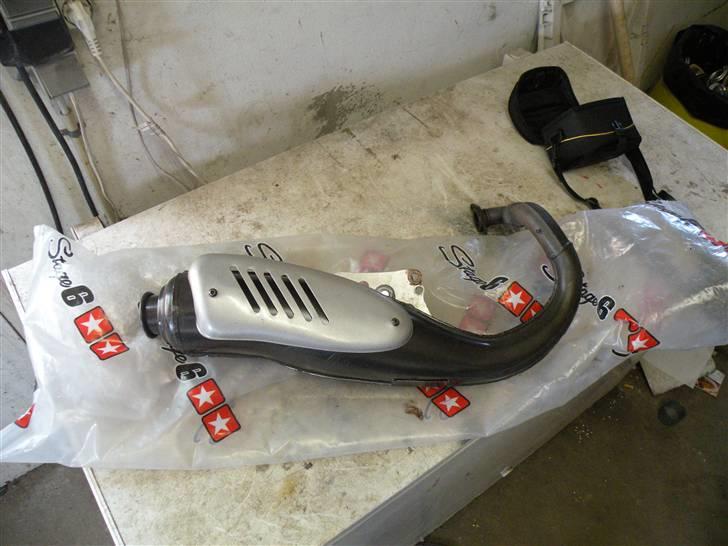 Peugeot TKR DELE - Helt ny Stage6 udstødning, har stadig orginale indpakning.
KAN MEDFØLGE FOR EKSTRA PENGE. billede 2