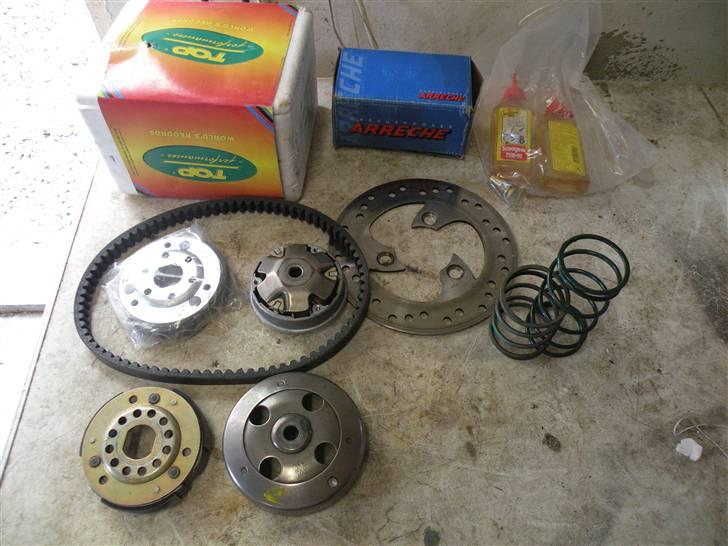 Peugeot TKR DELE - Flere dele som følger med.
17,5 mm kaburator.
Std cylle, gået ca 6000km ,fejler ingenting. billede 13