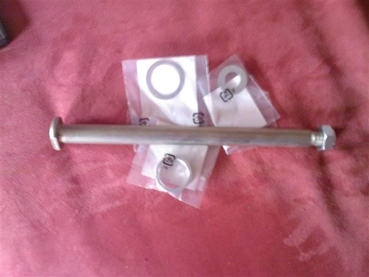 Nye dele til min crosser - Møtrik til forgaffel,bolt og møtrik til bagsvinger og et par skiver :D billede 23