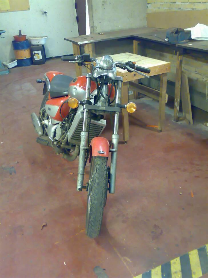 Styling & Tuning - Aprilia Classic - Så går projektet igang.. 

Nu er den så bollet at jeg ikke kan slippe.. forlygte forsvand efter en tur i skoven.. billede 1