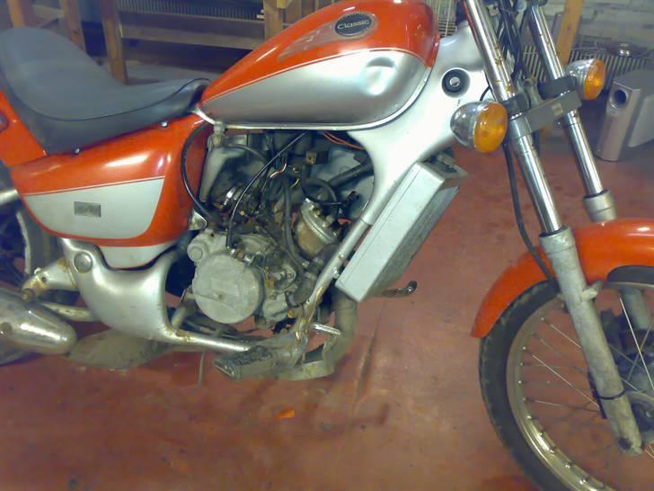 Styling & Tuning - Aprilia Classic - Køleren er skæv + stor bule i tank billede 3