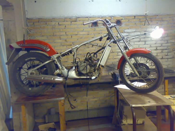 Styling & Tuning - Aprilia Classic - Op på bordet, gider ikke have ondt i ryggen af at ligge og skrue.. billede 20