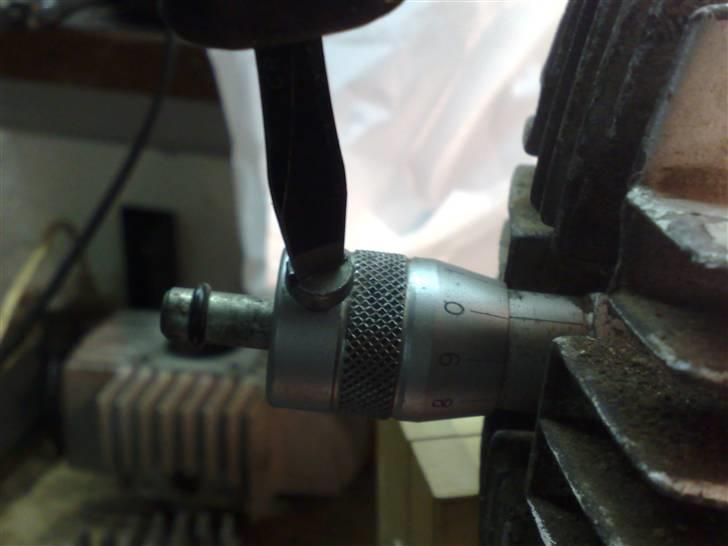 Justering af tænding på en puch maxi - 13 og der skruger du så skrugen fast billede 13