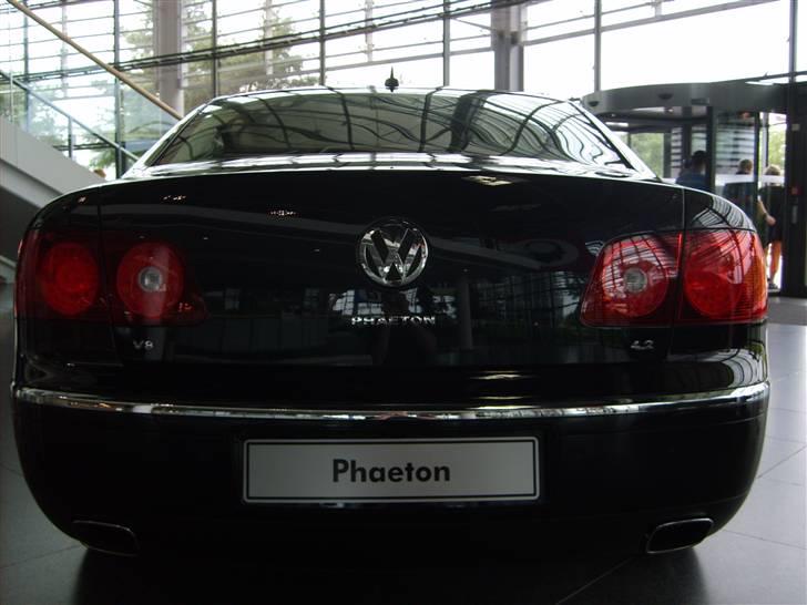 Autostadt ved Volkswagen fabrikken i Wolfsburg - Pheaton v8 4,2 liters. Min yndlings er dog bare i v12 modellen :) billede 19