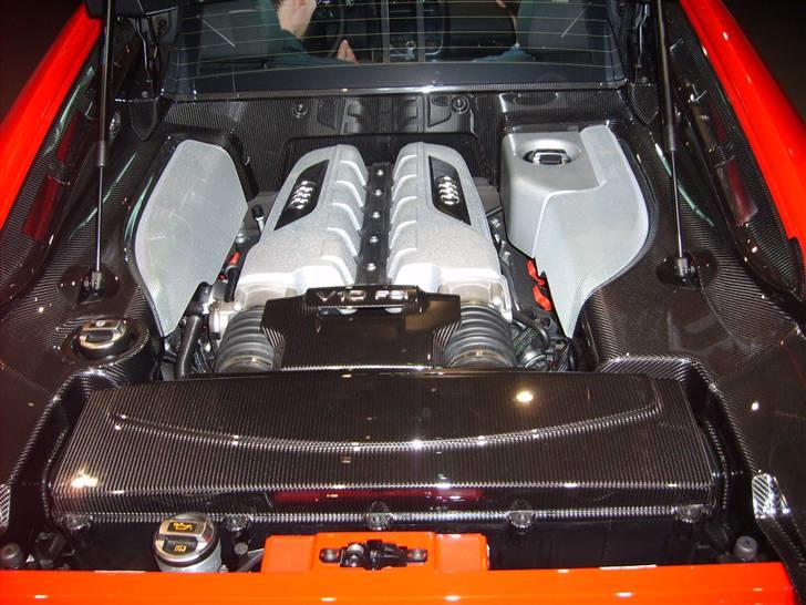 Autostadt ved Volkswagen fabrikken i Wolfsburg - V10 motoren som faktisk er en Lamborghini motor billede 62