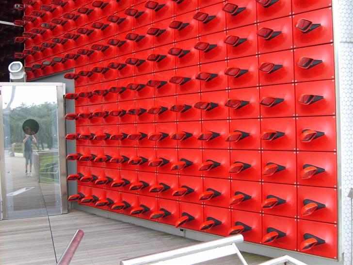 Autostadt ved Volkswagen fabrikken i Wolfsburg - Spejle på væggen billede 87