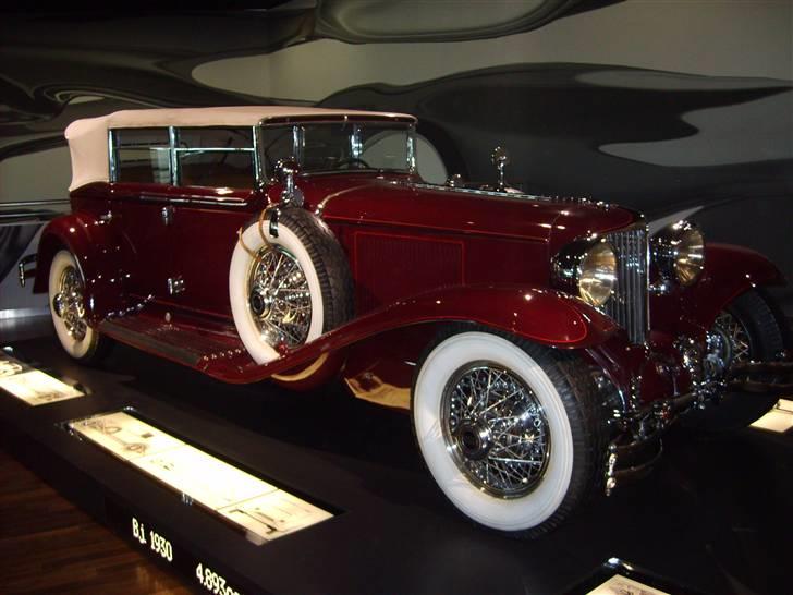 Autostadt ved Volkswagen fabrikken i Wolfsburg - Meget lang bil billede 106